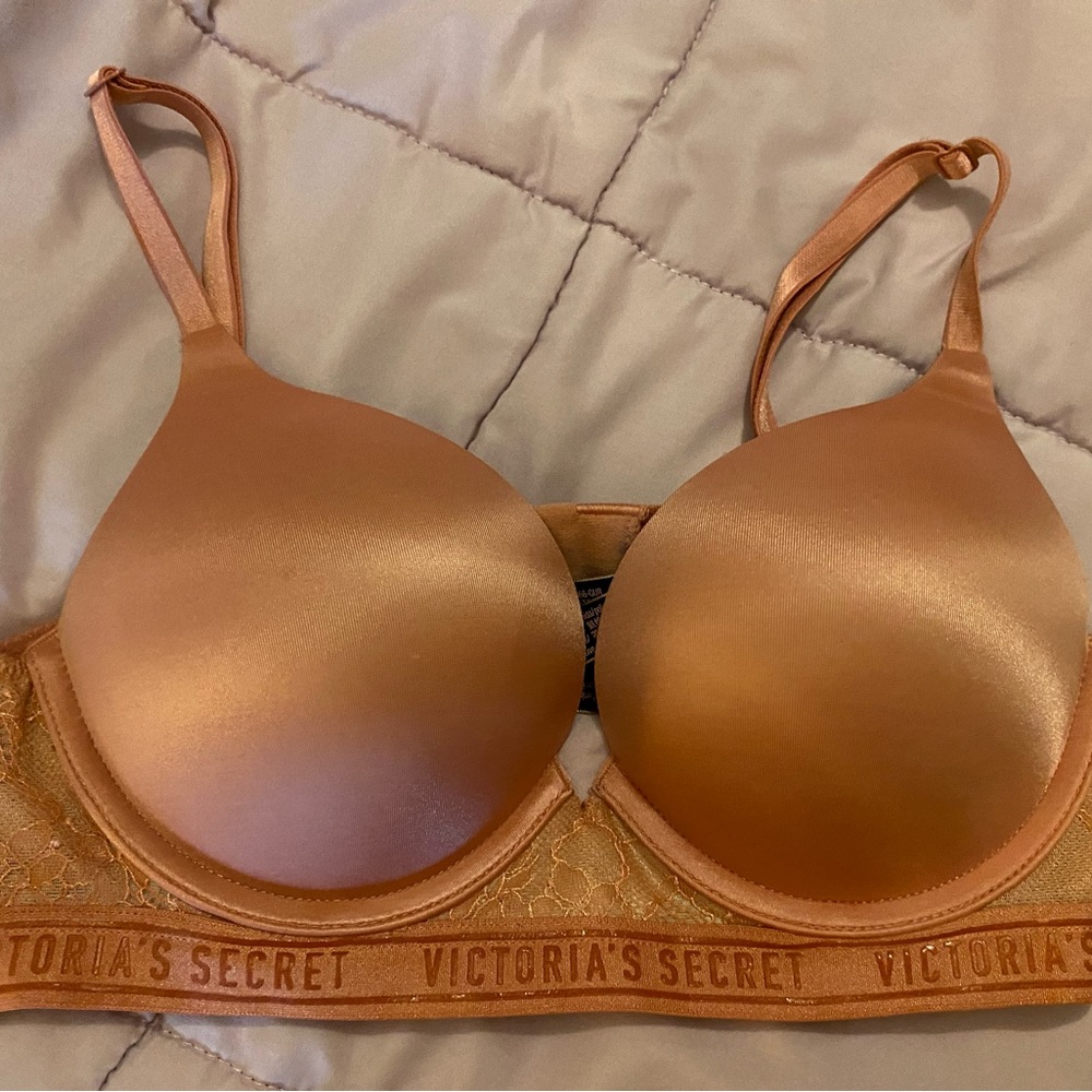 Victoria’s Secret bombshell bra